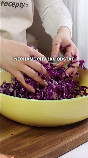 Salát z červeného zelí s olejovou zálivkou podpoří imunitu dávkou vitamínu C #toprecepty #recipe