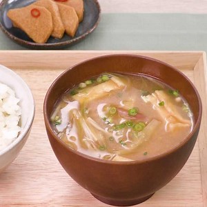 簡単に作れる！ みょうがとえのきの味噌汁のレシピ動画・作り方 | デリッシュキッチン