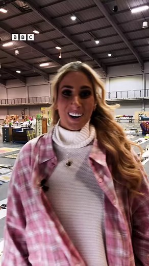 37K views · 57 reactions | Go behind the scenes of Sort Your Life Out with Stacey Solomon. Watch Sort Your Life Out on BBC iPlayer from 25 Jan. #SortYourLifeOut #StaceySolomon #iPlayer #cleaning #cleaninghacks #lifehacks #homehacks | BBC | Facebook