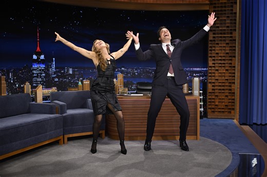Watch Miley Cyrus Teach Jimmy Fallon to Dance and Strut in a "Chunky Bootie"