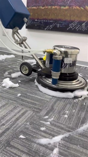 Lavado de alfombra de oficinas, lavado con espuma . En 2 horas ya lo puedes usar 🫡.