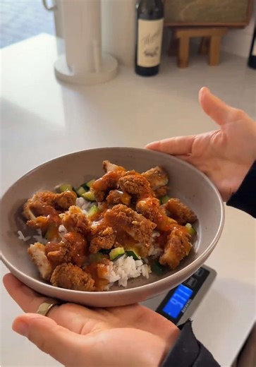 dessert every night AND still reaching goals? yes please 😌 @Halo Top Ice Cream cookies & brownie pint is 100/10!! #wieiad #macros #momoftwo #weightlossjourney