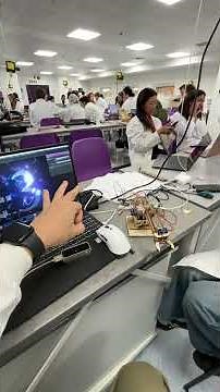 Controlling a Robotic Arm Using Gesture Interaction and Machine Learning | Touchdesigner