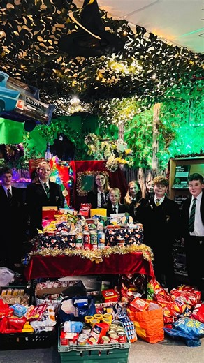 🌟 Giving Back to Our Community! 🌟 Our amazing Charity Leaders rolled up their sleeves to support Clay Cross Foodbank. ✅ Packed and loaded donations at school ✅ Delivered food and toiletries to the warehouse ✅ Learned from Jennie about the vital role foodbanks play in helping families across Clay Cross, Tupton, Morton, Hasland & Grassmoor ✅ Stacked shelves and spread festive cheer with a carol before leaving 🎶 Jennie reminded us that the best part of her job is helping people and seeing how fa
