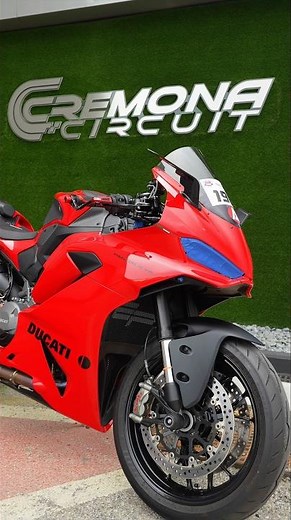 Trackday at Cremona Circuit 💯 #panigalev2 #cremonacircuit