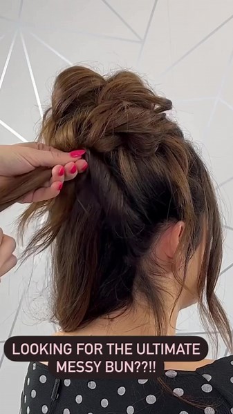 The ultimate messy bun!!! What do you guys think 💗 #hairtutorial #hairtok #bunstyle #bunhairstyle