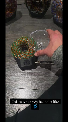 F5 Pro Flux Coil ⚡️ A powerful showcase of the F5 Pro, densely packed with Green Aventurine, Green Jade, and complementary crystals, forming a refined toroidal field. Shown here at 7.83 Hz, with the magnet visibly responding inside the torus — a striking display of frequency, geometry, and motion working together. Designed around sacred geometry and explored within PEMF wellness spaces for coherence, grounding, and rhythmic balance, this build represents the intersection of precision engineering