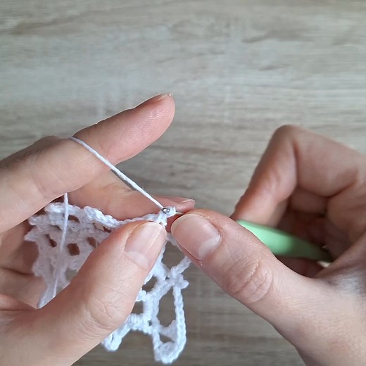 50K views · 541 reactions | Śnieżynka 2/2025 część 2 #tutorial #crochetsnowflake #christmasdecoration #christmasgift | Crochet Frog | Facebook