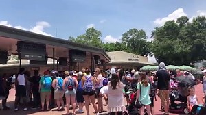 Twelve Essentials You NEED in Your Disney World Park Bag! | the disney food blog