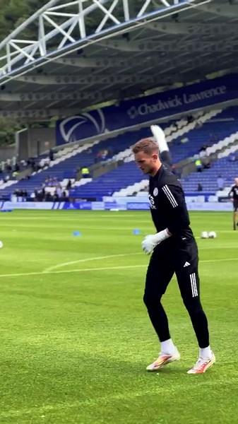 Cup debut ✅ League debut 🔛 Go well, Jakub! | Leicester City Football Club