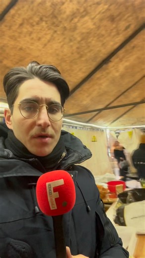 Dortoir, chapiteau chauffé, générateur : installation d’un véritable camp de base par les agriculteurs de la CR à Pierre-Bénite (69) sur le blocage de l’A7. | Frontières Média