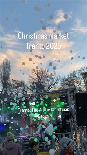 “Looking for the true magic of Christmas in Italy? The Trento Christmas Market is the undisputed Alpine Christmas Capital, where history, tradition, and lights create an unforgettable atmosphere near Lake Garda.” Get ready for an experience straight out of a fairy tale. The Trento Christmas Market transforms the city center, offering a refined blend of Trentino tradition and festive charm. This is much more than just a market; it is a full immersion into the holiday spirit. You can stroll throug