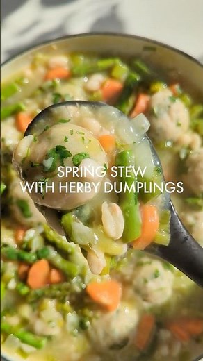 Spring Stew with Herby Dumplings - #MeatFreeMonday #seasonalveg #recipe #stew