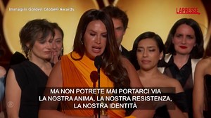 VIDEO Golden Globes, Karla Sofía Gascón: "Potete forse metterci in prigione e picchiarci ma non ci porterete via la nostra anima" - LaPresse