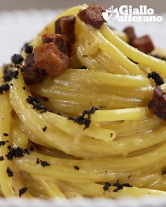 190K views · 2.8K reactions | Spaghettoni, guanciale e zafferano: un'alternativa gustosissima della nostra chef stellata Rosanna Marziale SCOPRI LA RICETTA QUI > https://ricette.giallozafferano.it/Finta-carbonara-allo-zafferano.html | Giallozafferano | Facebook