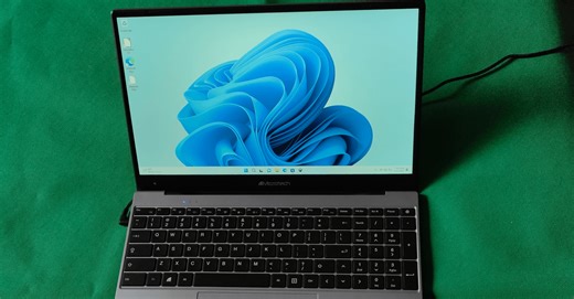 Microtech CoreBook, laptop european pentru școală sau birou [TECH REVIEW]