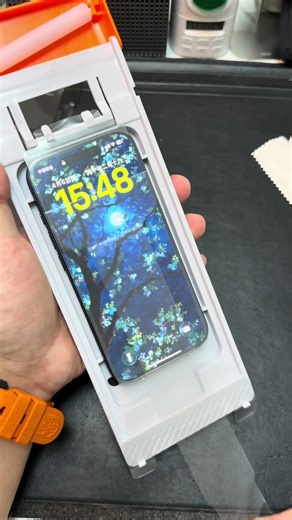 Corning Gorilla Glass and a convenient quick-apply screen protector box; AR anti-reflective