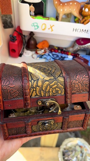 Handmade Sea Shell Trinkets: Crafting Your Own