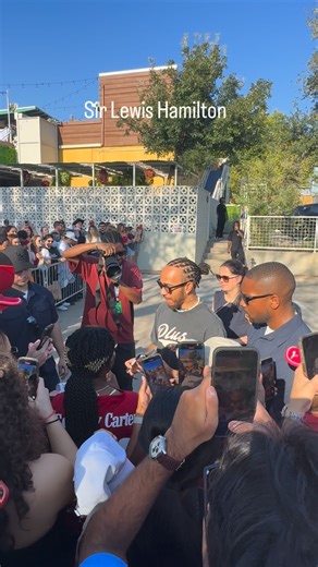 ✨ When Formula 1 meets the honky-tonk! ✨ Only in Austin could you end up teaching line dance in line for Sir Lewis Hamilton’s pop-up. 💃🏽 While folks waited to get their hands on his 44 “Rodeo” collection — embroidered jackets, cowboy hats, diner mugs and all — I was out front at The Flower Shop on E. 7th, turning the queue into a dance floor. Because in Texas, we don’t just wait in line… we two-step through it. 🤠 🗓 Oct 16–19 | 🍸 Cocktails | 🎶 Vintage vibes #LewisHamilton #F1Austin #TexasSt