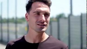 Bereit für den Hattrick: schnelles Aufladen, komfortable Reichweite und begeisternder Fahrspaß.Der Corsa-e, Gewinner des Goldenen Lenkrads 2020, und die Grandland X Hybrid-Modelle sind echte Siegertypen. | Opel