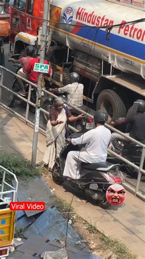 Gallinews India on Instagram: "Ek Number Aunty Ji.. ⚠️ * Disclaimer* : This video contains news coverage of sensitive topics including crime, politics, child safety, animal welfare, abuse, and financial scams. *Viewer discretion is strongly advised* . *Gallinews does not promote or glorify violence, hate, abuse, or unlawful behavior* This content is intended strictly for public awareness and responsible journalism. 📰 *About Galli News* Galli News is your trusted Hindi news source for local News