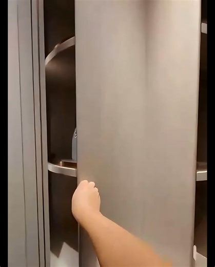  360° Rotating Display Cabinet Fitting Maximize every corner of...