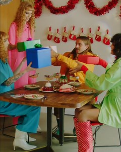 9.1K views · 77 reactions | It’s the time of the year to get 픽픽피핊핋핀핍피 and make 필피ℝℝ핐 ✨ The ultimate 2021 holiday gift guide is here! We made gift picking a no-brainer, a case for him, her, them and you, we’ve got something for everyone on your list. Check out #CASETiFY #GiftGuide herehttps://bit.ly/3ruq36P | Casetify | Facebook