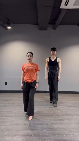 Dynamic Waacking Practice with Willy & Ripen