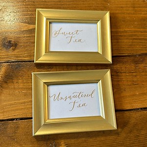 Sweet tea and unsweetened tea signs with gold frame