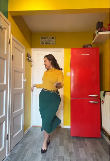 Dancing the Twist: Embrace 1950s Vintage Fashion