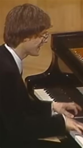 The 19th Chopin Competition starts today in Warsaw so it’s only right that I post my favorite section of the the Polonaise in A-flat Major, Op. 53 (Heroic Polonaise). Fourty years ago, it was 19-year-old Stanislav Bunin – son of Stanislav Neuhaus and Ludmila Bunina, grandson of Heinrich Neuhaus – who dazzled the audience and was awarded the First Prize, the Best Concerto and the Best Polonaise prizes! Was it unanimous? No: jury member Fou Ts’ong (3rd Prize winner in 1955) refused to sign the ver