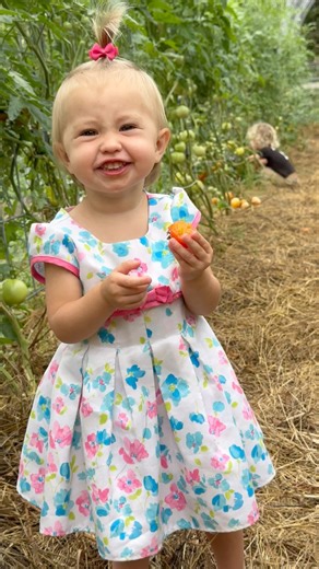 766K views · 30K reactions | Adam and his little sister Ada loves eating vegetables from the garden 殺 | CookingwithSammy | Facebook