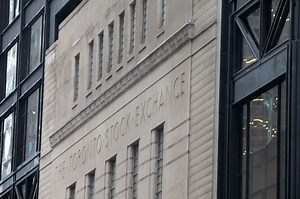 TSX extends record-setting run, led by tech and metal mining shares