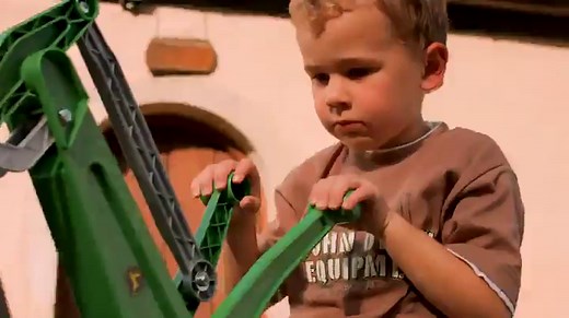 toys John Deere Ride-On: 360-Degree Excavator Shovel/Digger, Youth Ages 3+