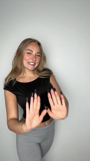Beauté des Cheveux Blonds et Yeux Bleus