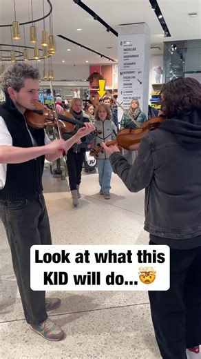 12 year Old pianist shocks the entire supermarket..😱Amazing musicians, all three of them.👏👏🎸🎻🎶