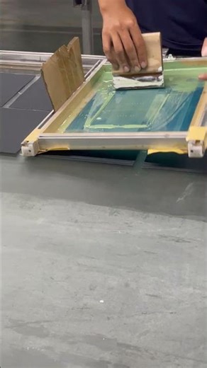 fast work for making logo by silk screen printing #logoprinting