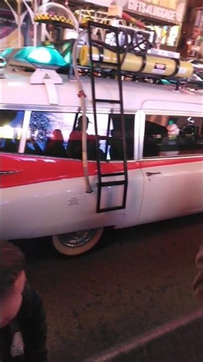 Ghostbusters' Ecto 1