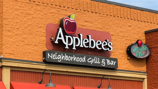 Applebee's serves last meal as neighborhood's only spot closes after 20 years