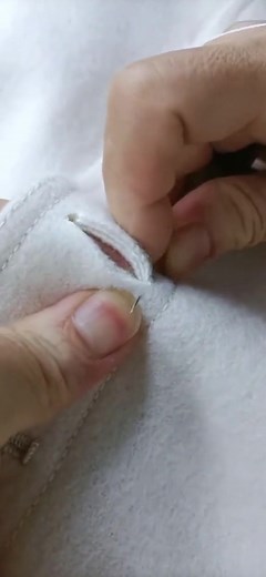 ✨ Hand-Stitched Buttonhole Tips! 🪡✨ Making hand-sewn buttonholes adds a professional and elegant touch to your garments. Here’s how to get clean, durable buttonholes every time: 1️⃣ Mark & Reinforce – Use fabric chalk to outline the buttonhole and reinforce the area with interfacing. 2️⃣ Stitch Evenly – Use a buttonhole or blanket stitch with tight, even spacing for a clean finish. 3️⃣ Use Beeswax – Run your thread through beeswax to prevent tangling and strengthen your stitches. 4️⃣ Neatly Cut