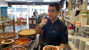 258K views · 3.1K reactions | İzmir Çamdibi'nde 3. kuşak işletme Zaim Usta'ya geldim. Buranın yüzlerce çeşit yemeği var ama benim en çok sevdiğim acılı. Giderseniz benden çok selam söyleyin. | Keşfedenler Kulübü | Facebook