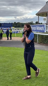 “She’s done it” 🥹 MINNIE HAUK takes the Yorkshire Oaks in style #EborFestival | World Horse Racing