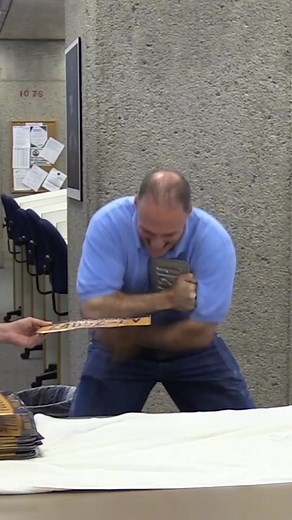 Most license plates torn in one minute 💪 23 by professional #strongman Bill Clark 🇺🇸