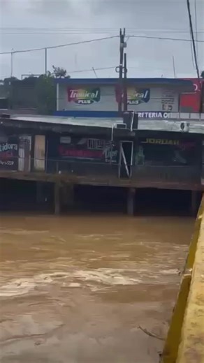 RERUMBE EN GASPAR HERNANDEZ OTRO ANGULO. #derrumbe #inundación #catastrofe #lluvias #gasparhernandez