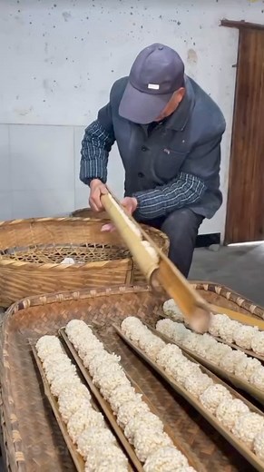 3M views · 10K reactions | How To Make Murmura Laddu  || भुजाको लड्डु कसरी बन्छ | Murmura ko Laddu kasari banchha #food #facts #short | Wire Screen World | Facebook