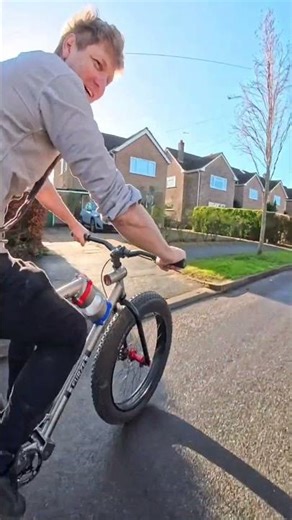 This man is obsessed with cycle innovation 😯 ‪@colinfurze‬