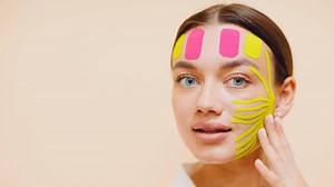 Face Taping: ¿Qué es y cómo hacer que su rostro luzca firme usando cinta?