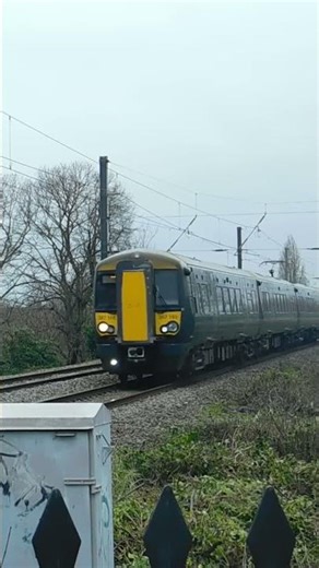 GWR Class 387 passing Hanwell with a 2 tone