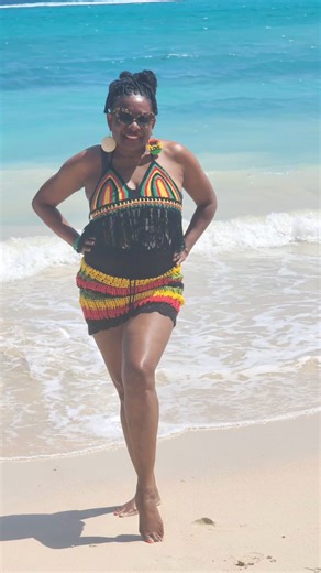 It's all about beach day in Riu Ocho Rios!! While repping the Bob Marley colours and listening to Usher's 'Bad Girl'!! | Janet Silvera the PAGE