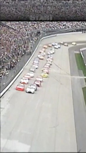 The green flag for the 2001 MBNA Platinum 400 at Dover Downs International Speedway #nascar #shorts